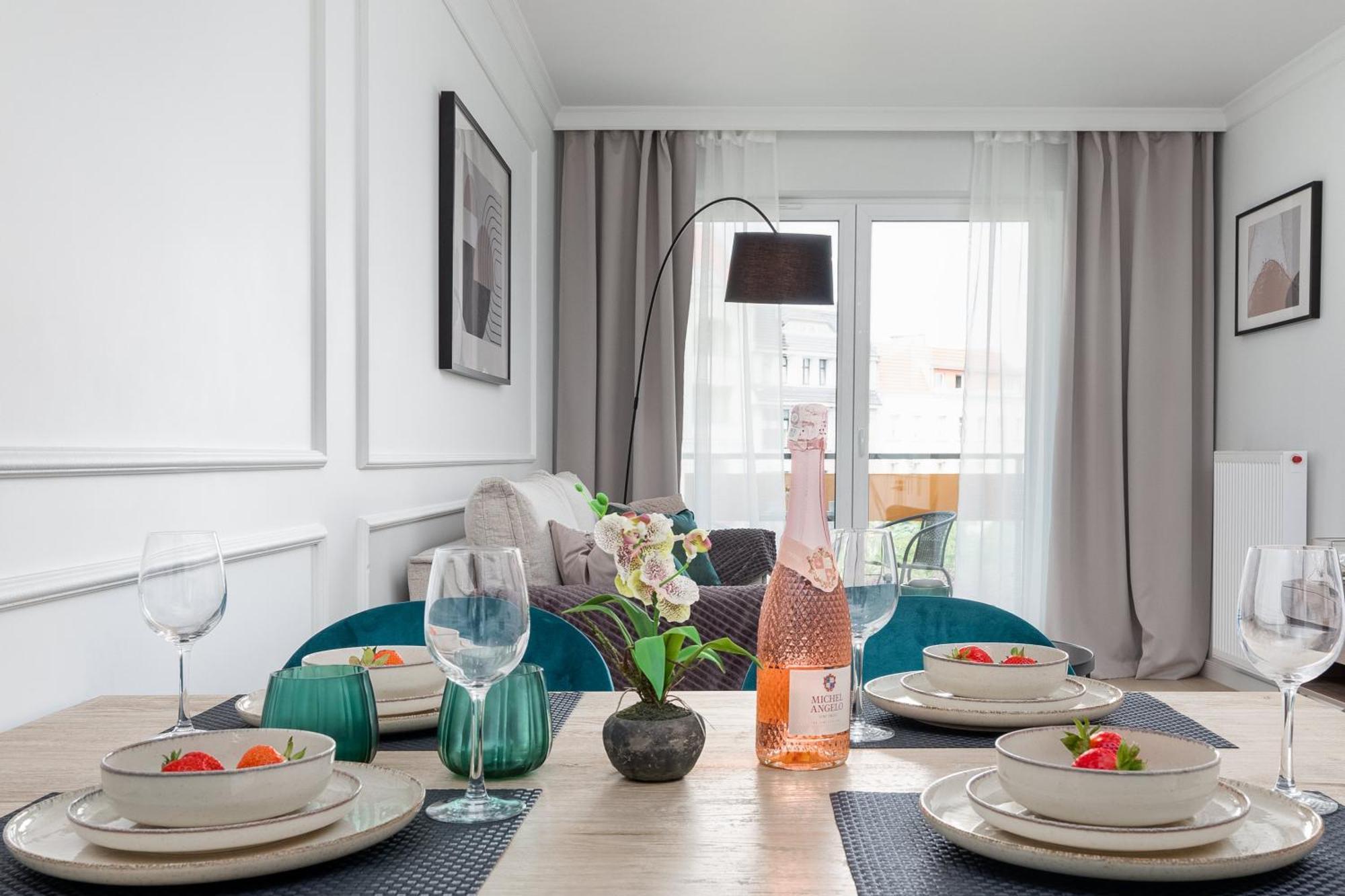 Plac Slowianski Apartments With Balcony Swinoujscie Center By Noclegi Renters Екстериор снимка