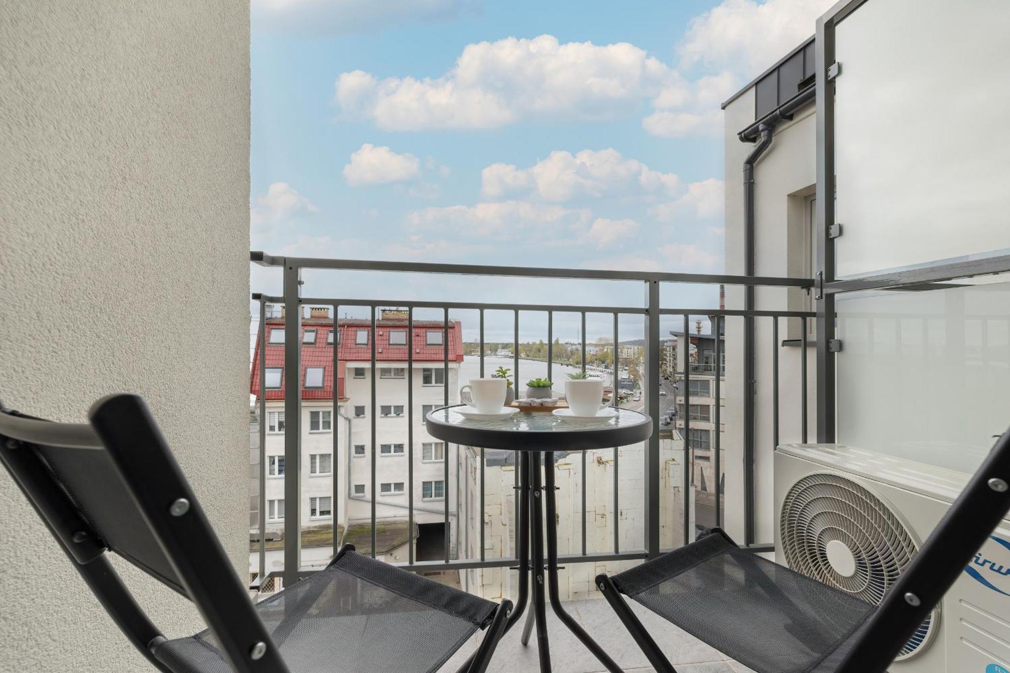 Plac Slowianski Apartments With Balcony Swinoujscie Center By Noclegi Renters Екстериор снимка