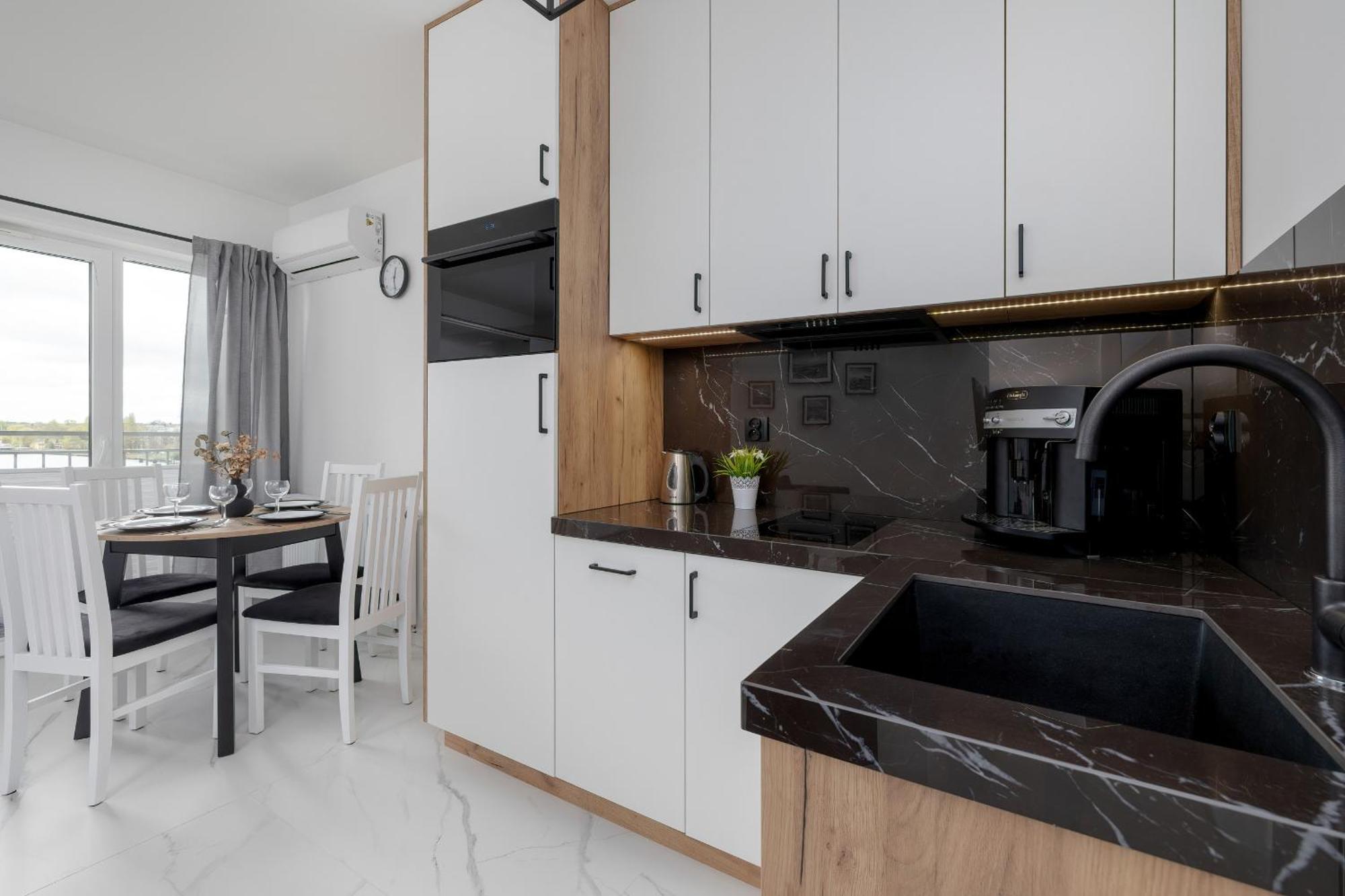 Plac Slowianski Apartments With Balcony Swinoujscie Center By Noclegi Renters Екстериор снимка